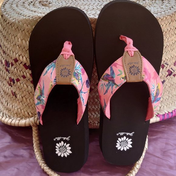 Yellow Box Shoes - ✅Make an offer.✅ Pink Flip Flop Thong Sandals